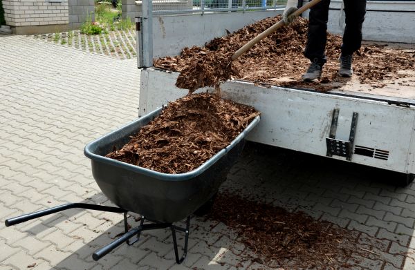 Bulk Mulch Delivery in Oakland