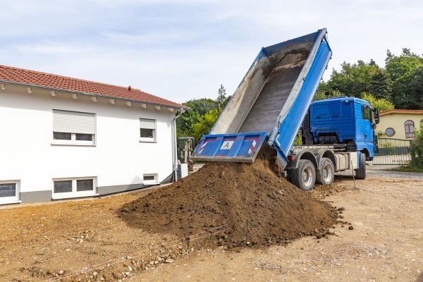 Garden Dirt Delivery in Oakland