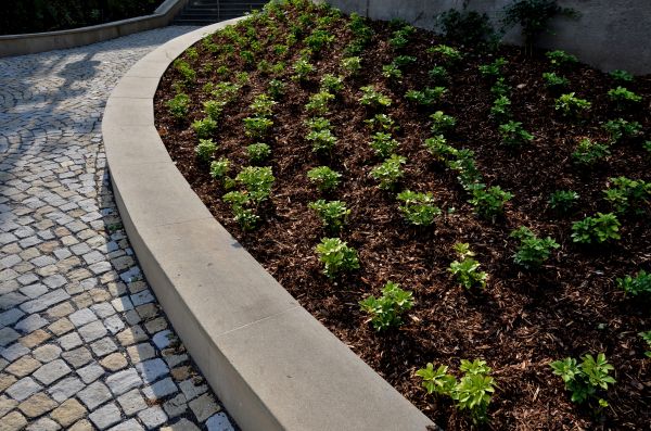Commercial Mulching in Oakland